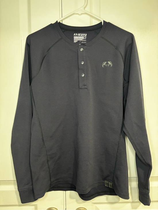 KUIU Other - KUIU Men's Long-Sleeve Henley Top - Charcoal Gray